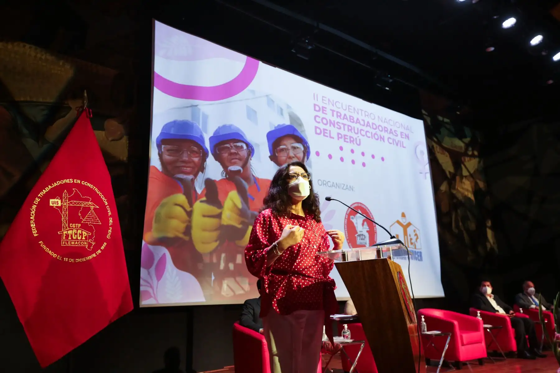 La Presidenta del Consejo de Ministros Violeta Bermúdez participa del II encuentro nacional de obreras en construcción civil, organizado por el Conafovicer, para promover el reconocimiento de los derechos de la mujer trabajadora en construcción civil.
Foto: PCM