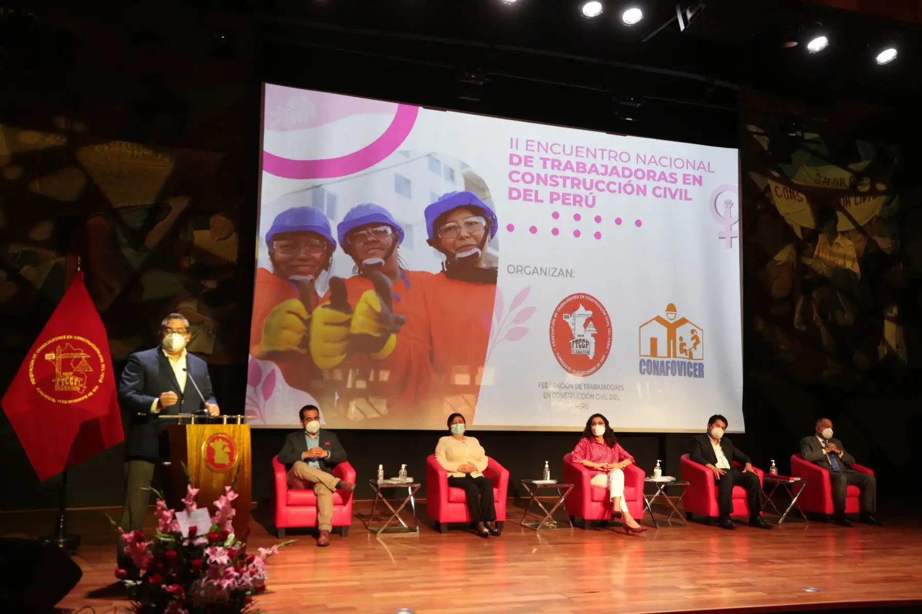 La Presidenta del Consejo de Ministros Violeta Bermúdez participa del II encuentro nacional de obreras en construcción civil, organizado por el Conafovicer, para promover el reconocimiento de los derechos de la mujer trabajadora en construcción civil.
Foto: PCM
