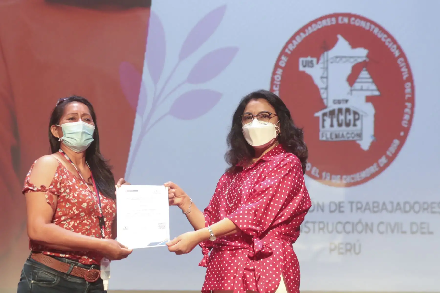 La Presidenta del Consejo de Ministros Violeta Bermúdez participa del II encuentro nacional de obreras en construcción civil, organizado por el Conafovicer, para promover el reconocimiento de los derechos de la mujer trabajadora en construcción civil. 
Foto: PCM