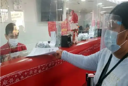 Próximamente entrará en vigencia el cobro a través de tarjeta de débito, modalidad que se encuentra en proceso de implementación y que permitirá la inclusión financiera de las personas adultas mayores usuarias de Pensión 65.