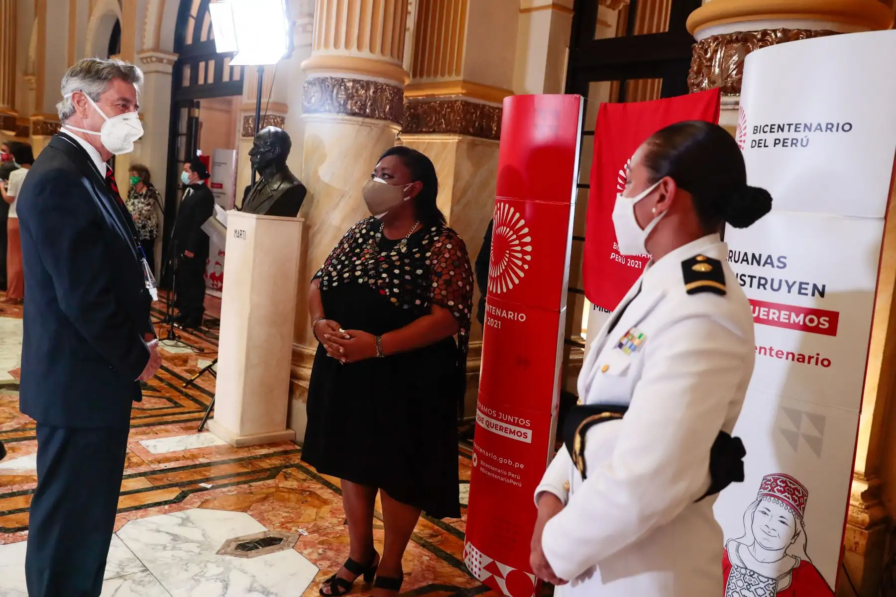 Presidente Francisco Sagasti participa en develación de bustos en homenaje a peruanas del Bicentenario en Palacio de Gobierno.
Foto: ANDINA/ Prensa Presidencia