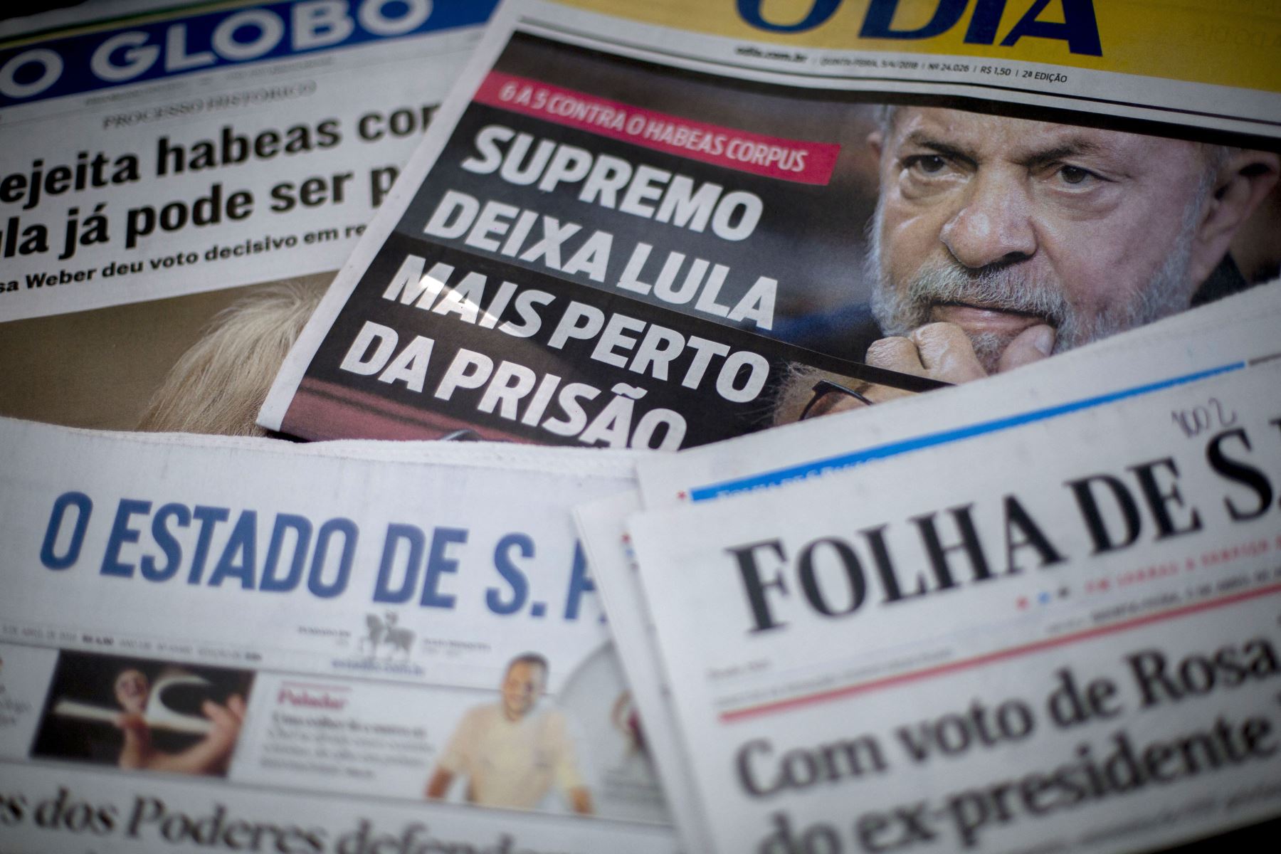 El juez del Supremo Tribunal federal (STF) Edson Fachin anula las condenas de Lula, por considerar que el tribunal de Curitiba no tenía competencia para juzgarlo. Foto: AFP