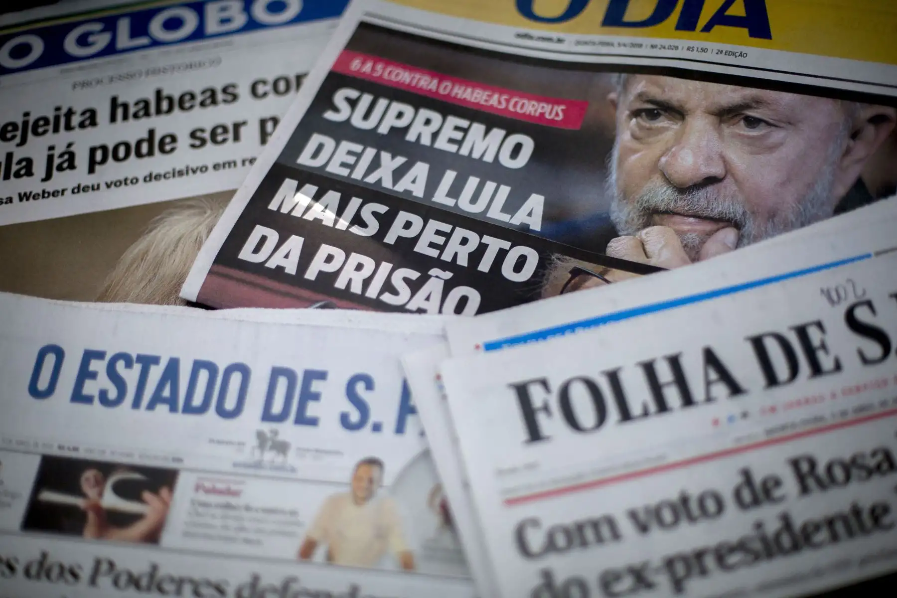 El juez del Supremo Tribunal federal (STF) Edson Fachin anula las condenas de Lula, por considerar que el tribunal de Curitiba no tenía competencia para juzgarlo. Foto: AFP