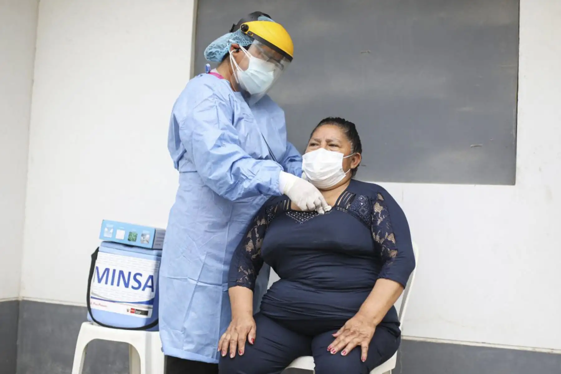 Se tiene previsto atender a 58 personas vulnerables de cuatro asociaciones de Manchay: Rinconada Alta, Nuevo Progreso, Nueva Esperanza y Las Palmeras, quienes previamente fueron identificadas y empadronadas por encontrarse en situación de riesgo ante la COVID-19.. Foto: ANDINA/Midis