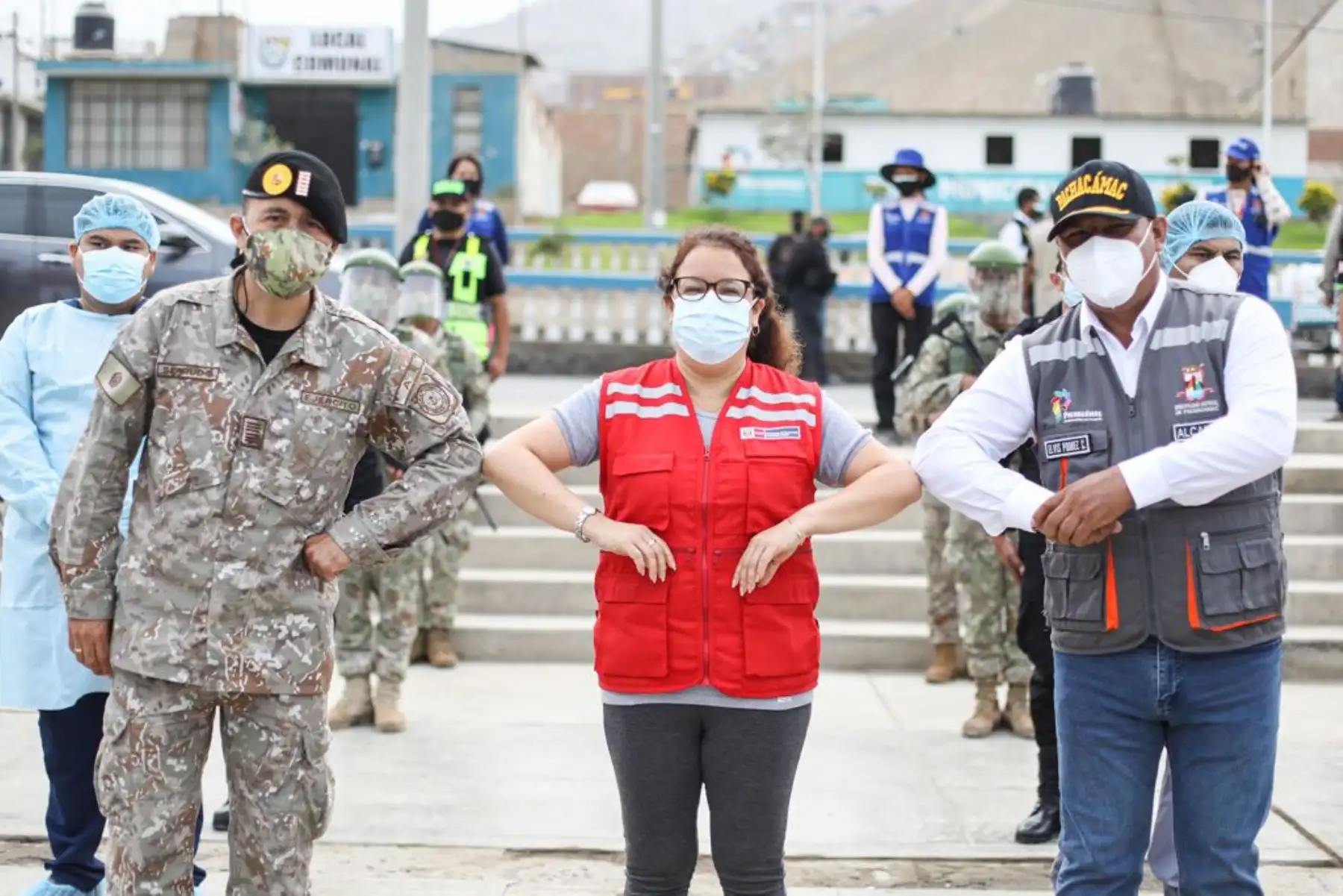 La ministra de Desarrollo e Inclusión Social, Silvana Vargas, junto a representantes del Minsa, Mindef, Indeci, el CCFFA y la Policía Nacional; patricipó en un nuevo operativo Tayta realizado en el distrito de Pachacámac. Foto: ANDINA/Midis