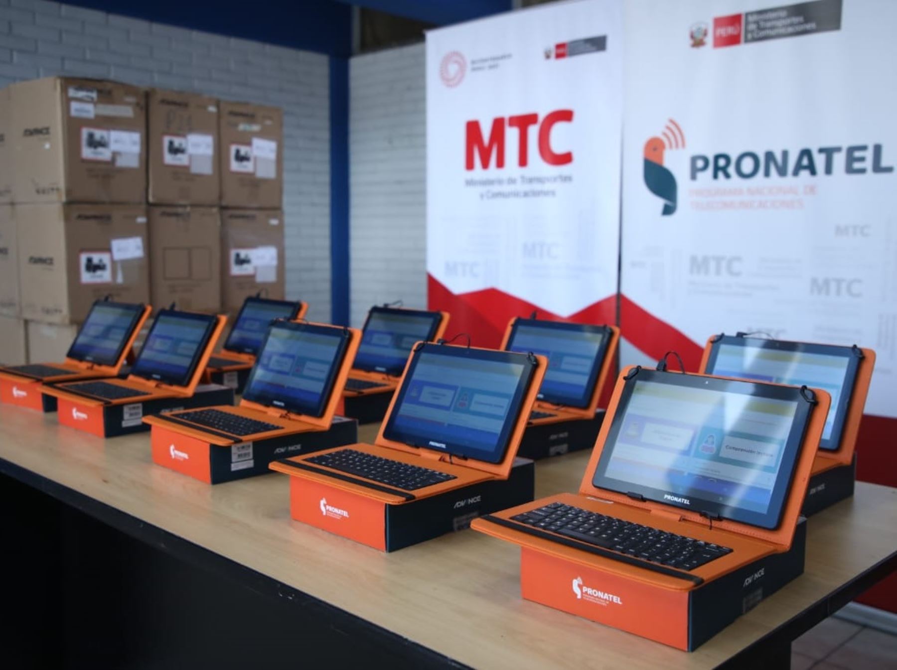 Huancavelica recibe nuevo lote de 3,150 tabletas electrónicas para estudiantes, informó el MTC.