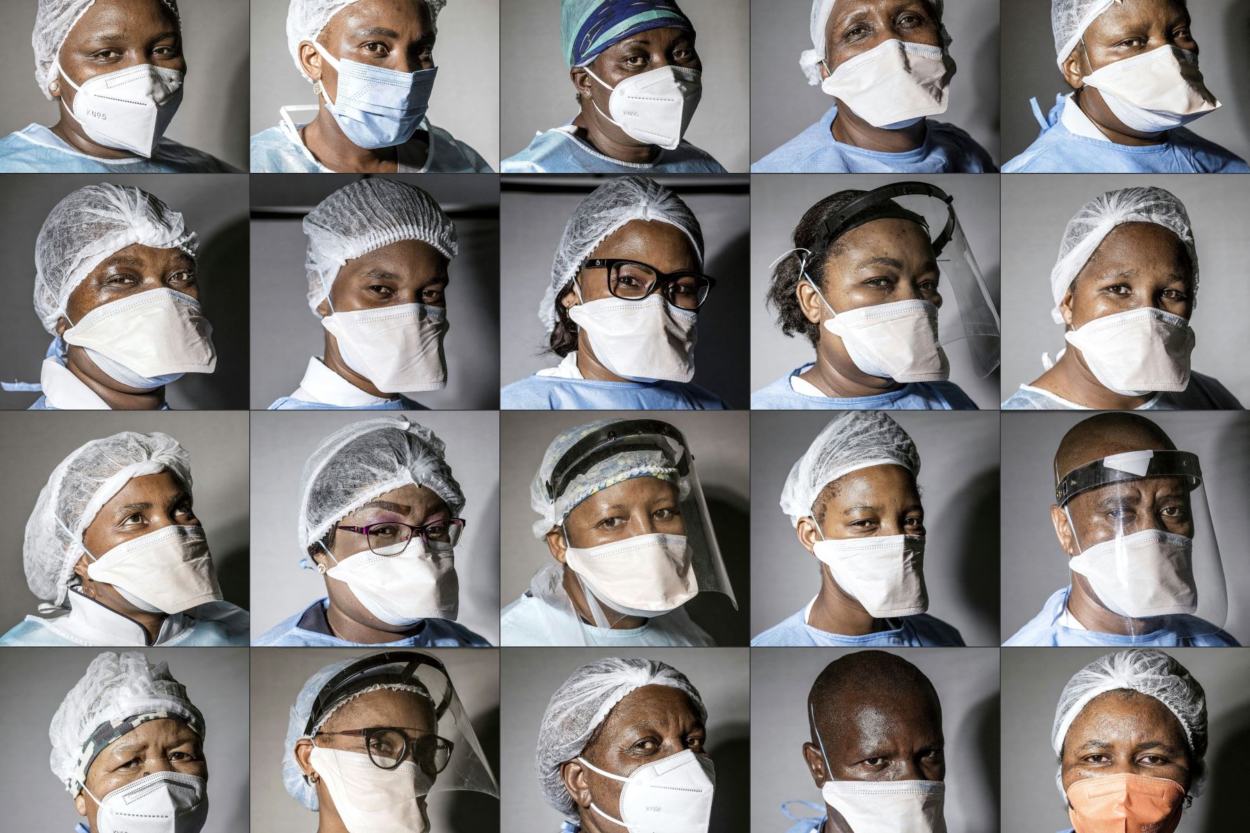 Esta combinación de imágenes creadas el 3 de marzo de 2021 muestra a enfermeras sudafricanas posando frente a una de las salas de Covid-19 dentro del Hospital Thembisa, Sudáfrica. Foto: AFP