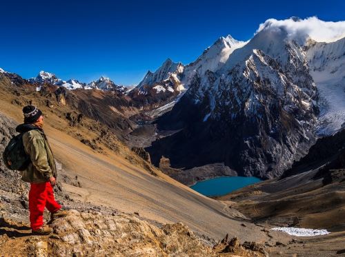 La Cordillera Huayhuash alberga un conglomerado de 21 cumbres, de las cuales siete superan los 6,000 metros de altitud. Destacan entre ellas el nevado Yerupajá, con 6,634 metros, la segunda montaña más alta del Perú después del Huascarán. ANDINA/archivo