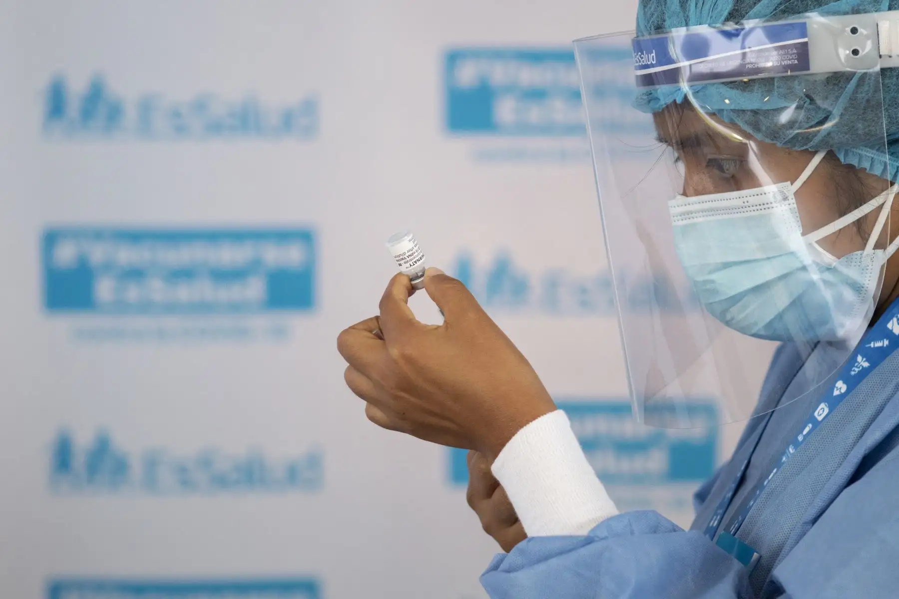 EsSalud inició la vacunación a los asegurados mayores de 85 años que no están inscritos en Padomi y que pueden movilizarse por cuenta propia sin ninguna dificultad. Ellos recibieron una dosis de la vacuna Pfizer y la vacunación se realizó en el Polideportivo San Borja. Foto: ANDINA/Jhonel Rodríguez Robles