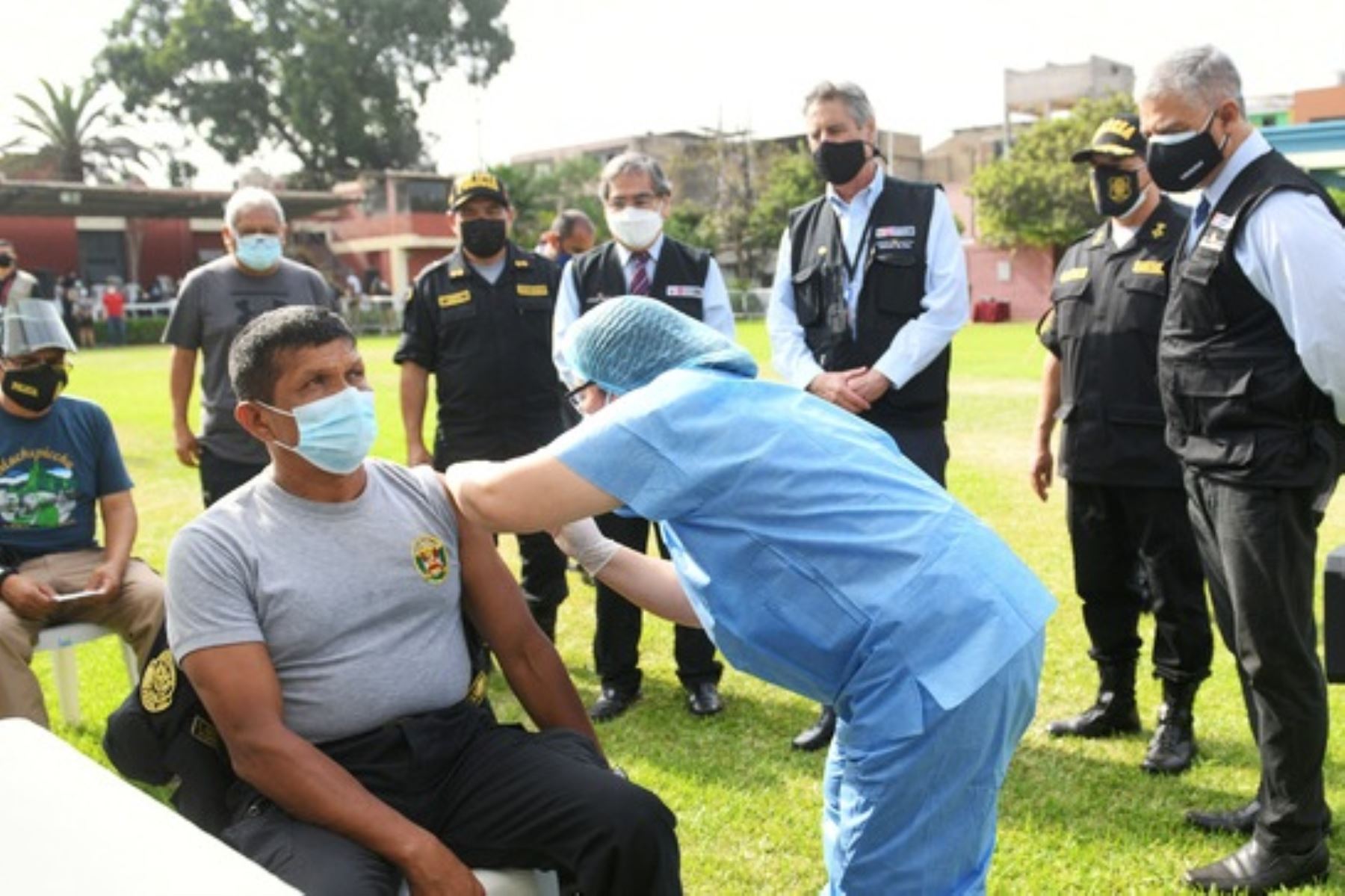 Coronavirus: policías de distintas unidades operativas son vacunados. Foto: ANDINA/Difusión.