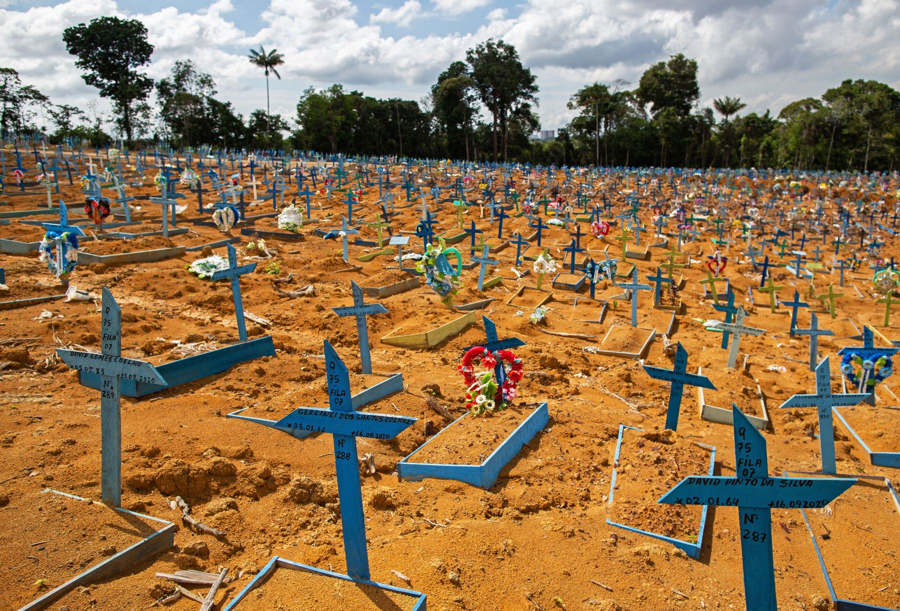 Con el salto de los registros este martes, Brasil acumula 268,379 muertes y 11’122,429 contagios desde el inicio de la crisis sanitaria, que lo confirman como uno de los epicentros globales de la pandemia. Foto: AFP