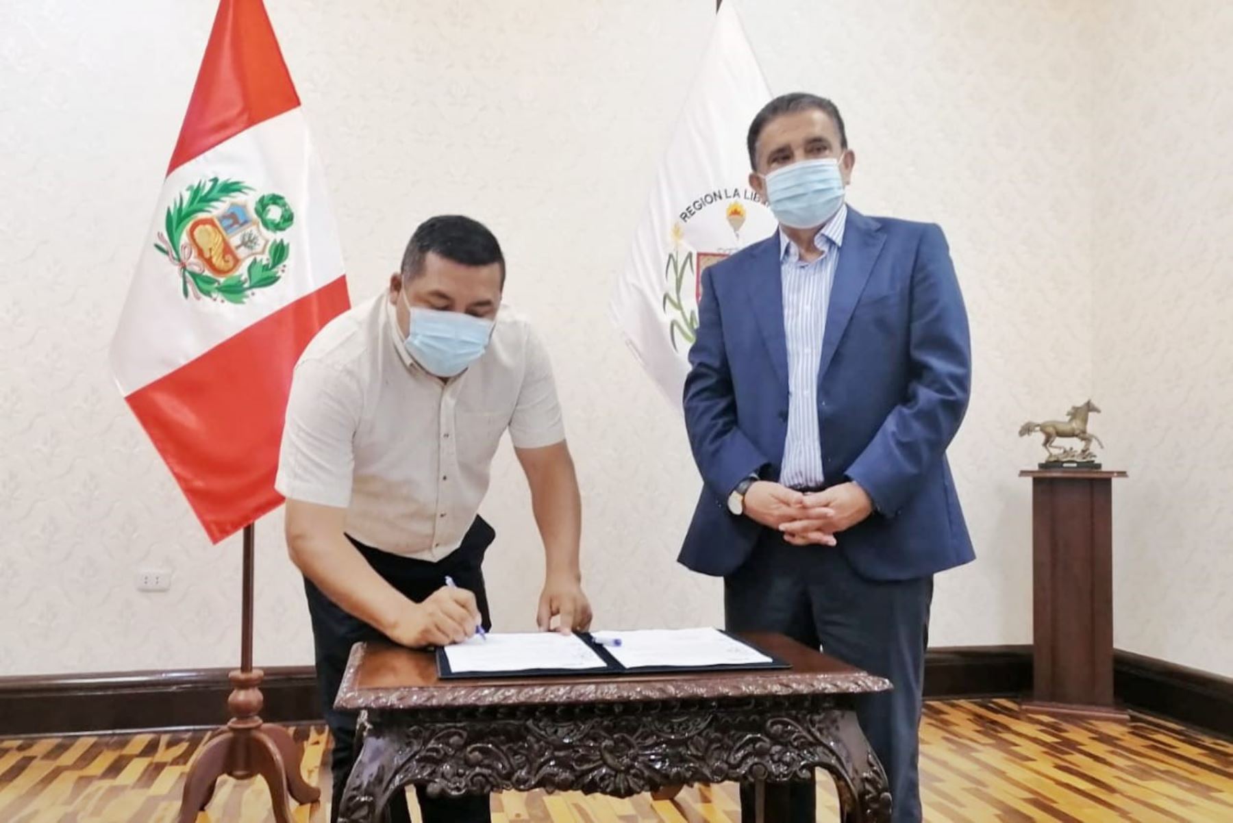 Convenio entre municipalidad de Trujillo y gobierno regional de La Libertad permitirá adquisición de una segunda planta de oxígeno medicinal para Trujillo.