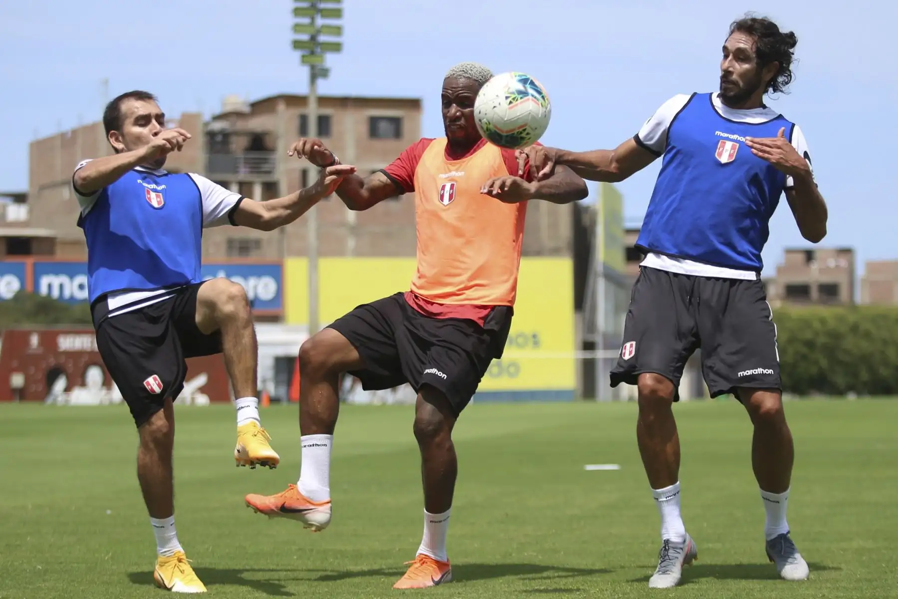 Jefferson Farfán de la Selección peruana continúa entrenamientos en la Videna con miras a las clasificatorias sudamericanas Catar 2022. Foto: FPF
