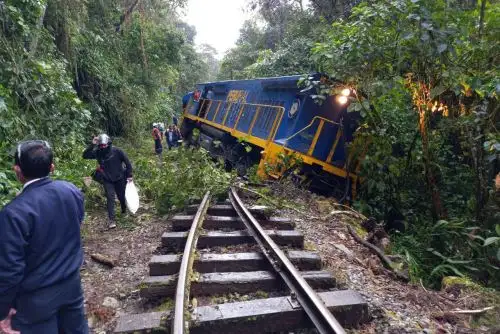 La vía férrea soportó el desprendimiento de rocas producto de lluvias y agentes climatológicos, que afectó la infraestructura de la línea férrea en el kilómetro 115.960. Foto: ANDINA/Percy Hurtado Santillán