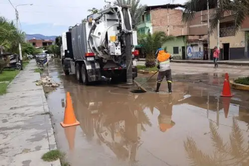 Equipos hidrojet entran en acción para atender la emergencia por lluvias en Lambayeque.