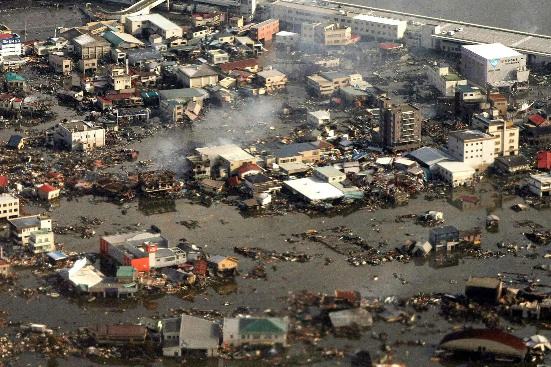 vista aérea muestra la devastada ciudad de Kesennuma en la prefectura de Miyagi. Foto: AFP