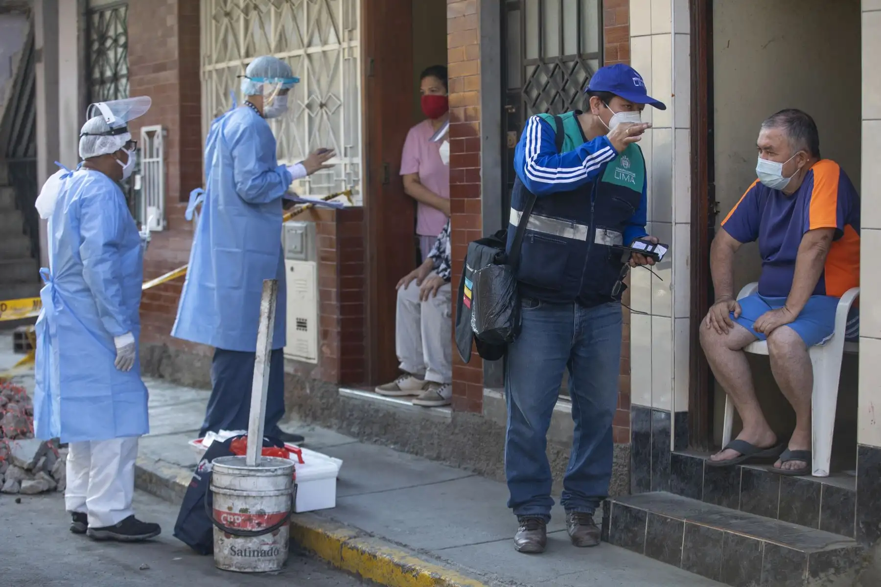 La Municipalidad de Lima desarrolla Plan Tayta en Mirones Bajo, continúan trabajando estrechamente con el grupo de trabajo Te Cuido Perú y la estrategia Operación Tayta a fin de identificar casos de COVID-19 entre la población más vulnerable. Foto: ANDINA/Municipalidad de Lima.
