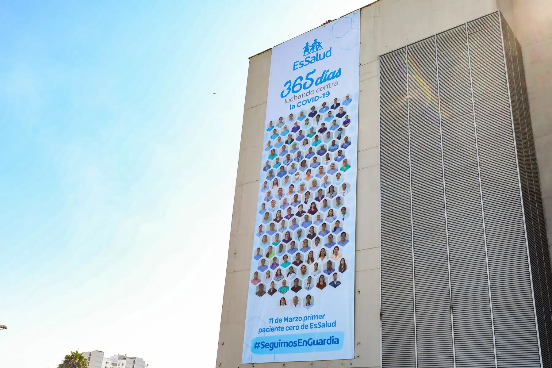 EsSalud conmemora el primer año de la pandemia en el Centro de Emergencia del Hospital Rebagliati con una misa y entrega reconocimiento a su personal de salud que continúa laborando incansablemente en esta pandemia. Foto: EsSalud