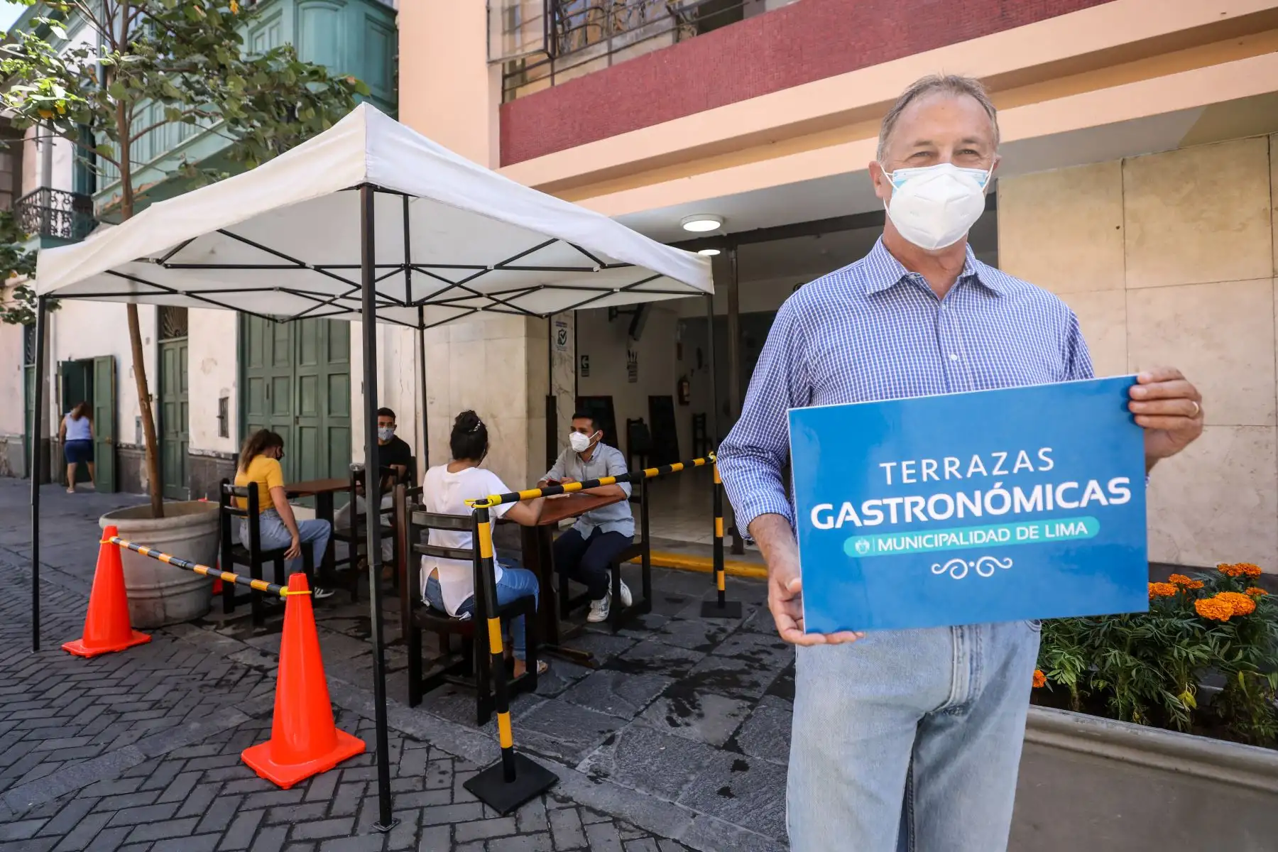 Alcalde Jorge Muñoz presenta habilitación de terrazas en los restaurantes del centro de Lima. El proyecto, que busca impulsar la reactivación económica del sector gastronómico, uno de los más afectados por la pandemia del COVID-19. Foto: ANDINA/Municipalidad de Lima