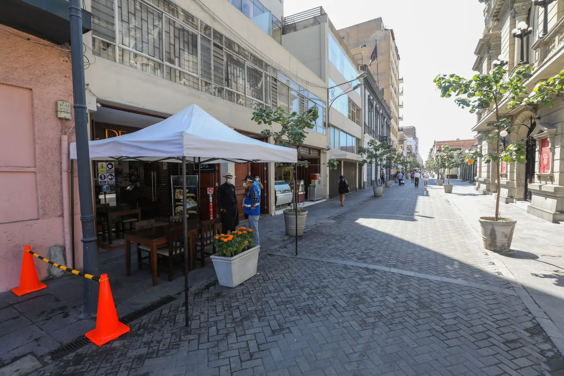Alcalde Jorge Muñoz presenta habilitación de terrazas en los restaurantes del centro de Lima. El proyecto, que busca impulsar la reactivación económica del sector gastronómico, uno de los más afectados por la pandemia del COVID-19. Foto: ANDINA/Municipalidad de Lima