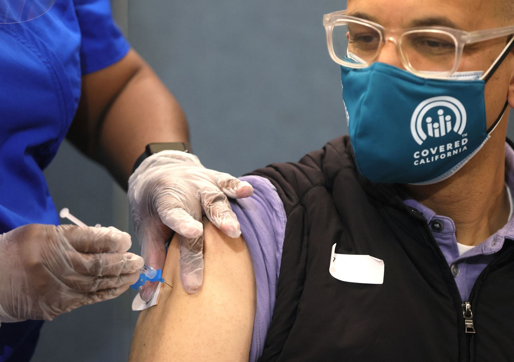 En los resultados sugieren que una sola dosis de la vacuna provoca una respuesta inmunitaria muy rápida en los individuos que han dado positivo. Foto: AFP