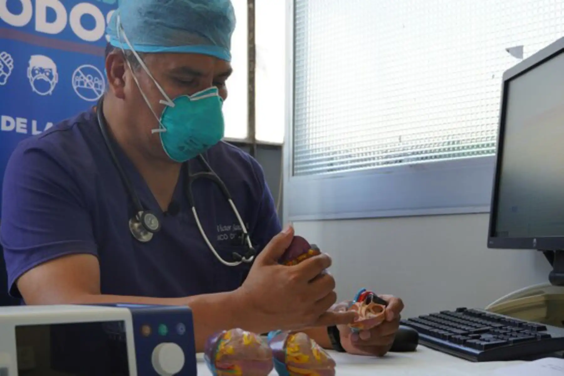 El jefe del servicio de cardiología del hospital Hipólito Unanue, Víctor Sánchez, exhortó a la población a mantener un adecuado cuidado, una alimentación sana, hacer ejercicios y eliminar los malos hábitos. Foto: ANDINA/Difusión