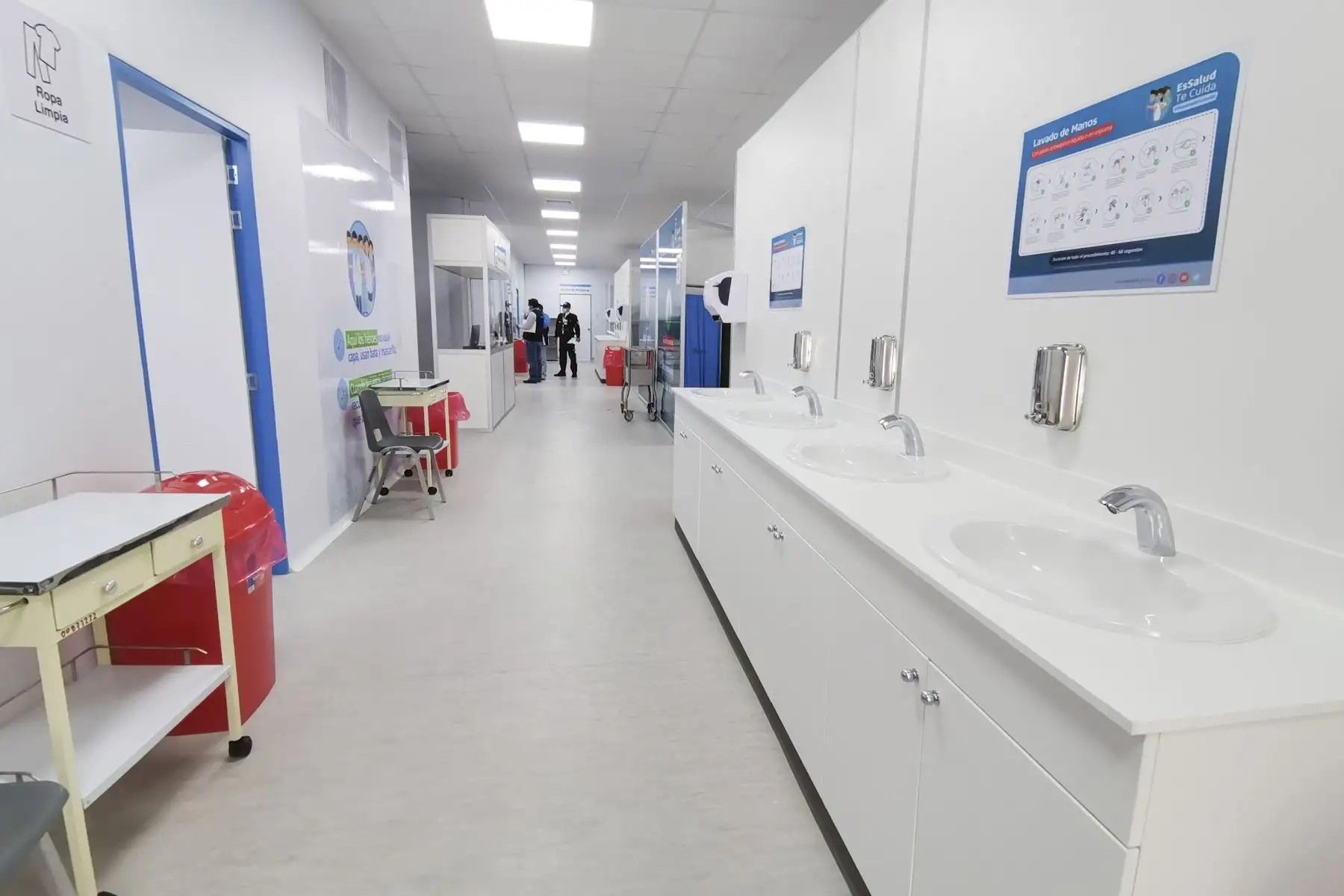 Essalud pone en marcha la nueva Villa Ayacucho que se sitúa en la parte lateral del Hospital II Huamanga y cuenta con 50 camas hospitalarias para pacientes leves y moderados con problemas respiratorios que requieran terapia de oxígeno. Foto: Essalud