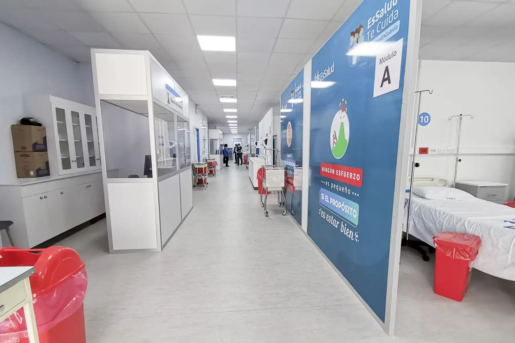 Essalud pone en marcha la nueva Villa Ayacucho que se sitúa en la parte lateral del Hospital II Huamanga y cuenta con 50 camas hospitalarias para pacientes leves y moderados con problemas respiratorios que requieran terapia de oxígeno. Foto: Essalud