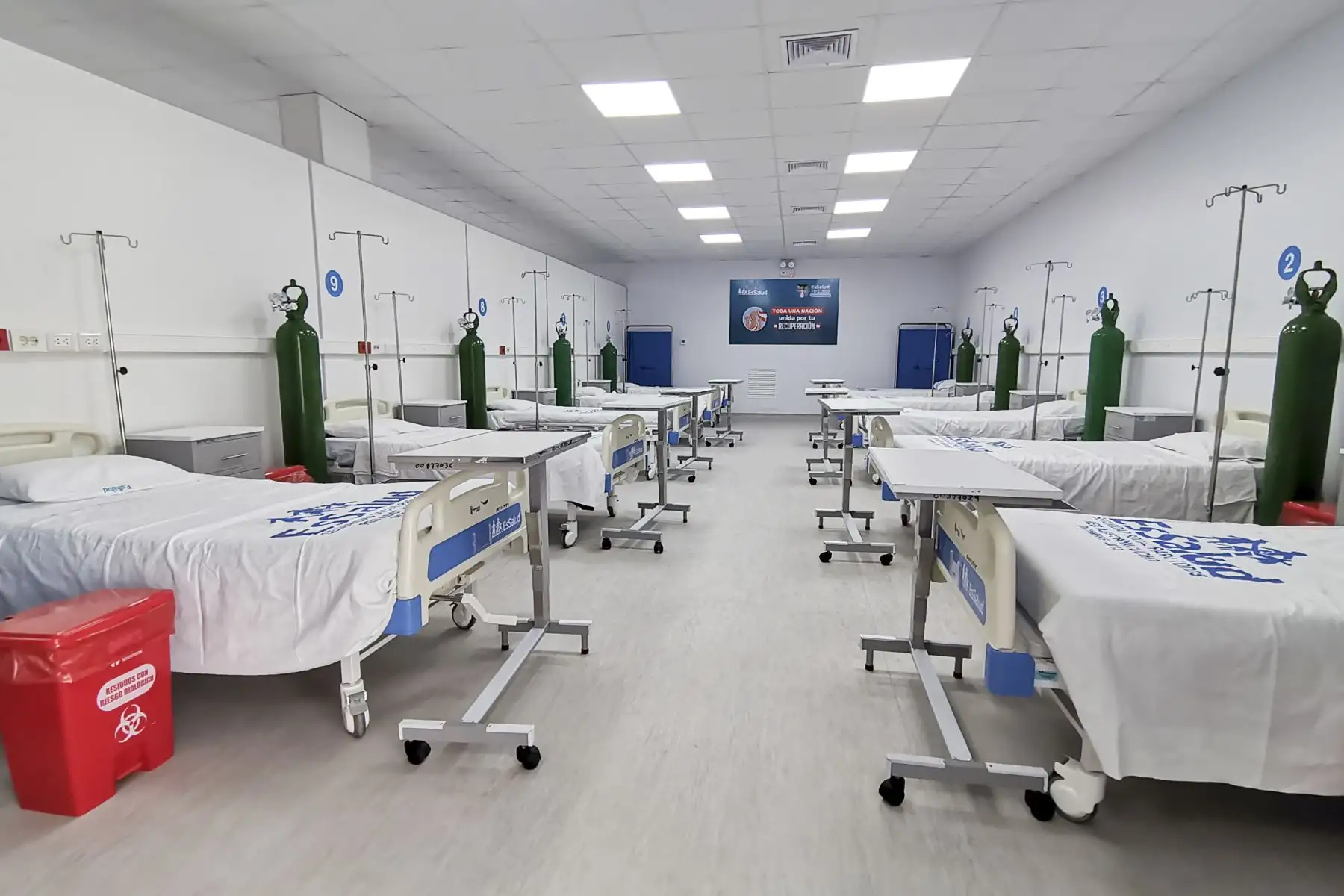 Essalud pone en marcha la nueva Villa Ayacucho que se sitúa en la parte lateral del Hospital II Huamanga y cuenta con 50 camas hospitalarias para pacientes leves y moderados con problemas respiratorios que requieran terapia de oxígeno. Foto: Essalud