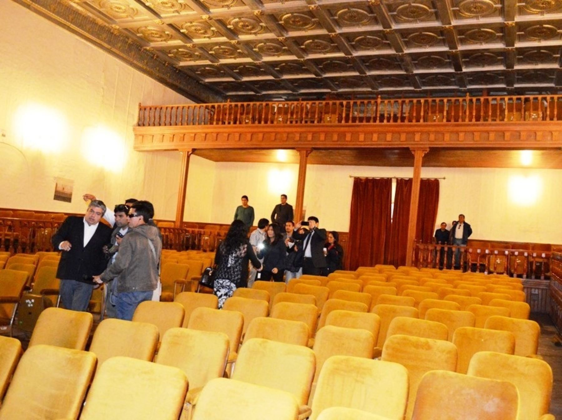 Ministro de Cultura, Alejandro Neyra, destacó los trabajos que se ejecutan para poner en valor el histórico Teatro de Cajamarca. ANDINA/Difusión