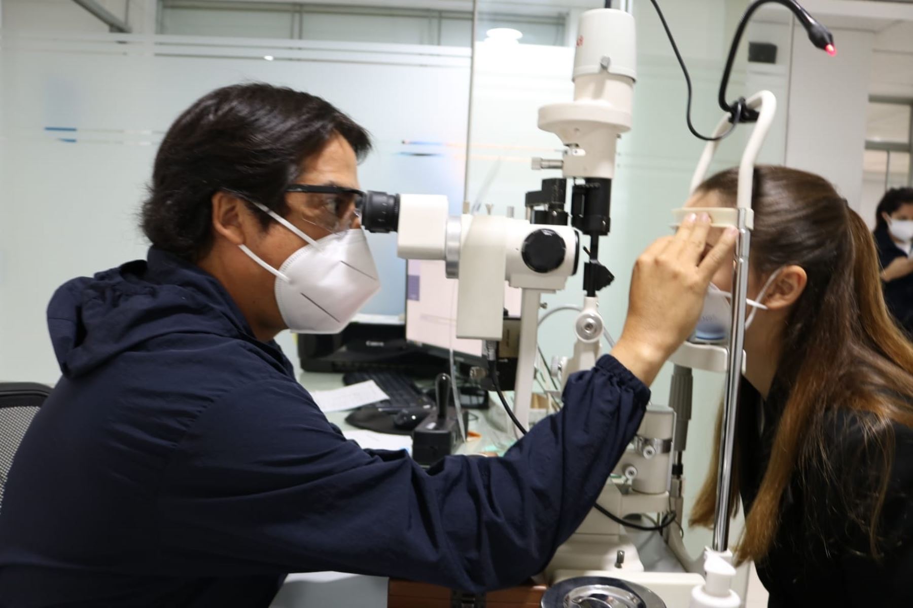 Gracias al examen clínico ocular oportuno se estable inmediatamente el control de la presión intraocular, de lo contrario el nervio óptico que se encarga de mandar la información visual al cerebro, se daña progresivamente.