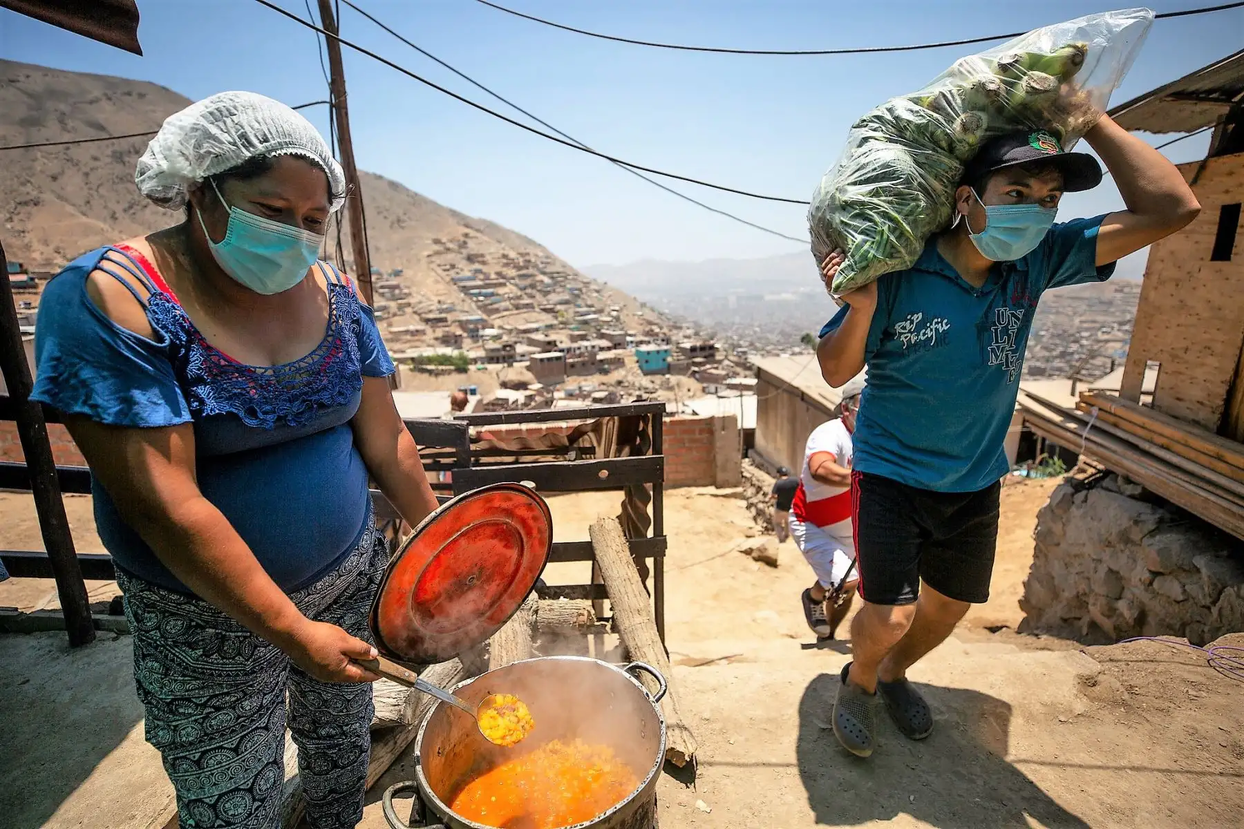 La organización popular, por medio de los comedores y las ollas comunes, trabaja de manera incansable para garantizar la alimentación de las familias vulnerables al covid-19. Foto: MML/Difusión