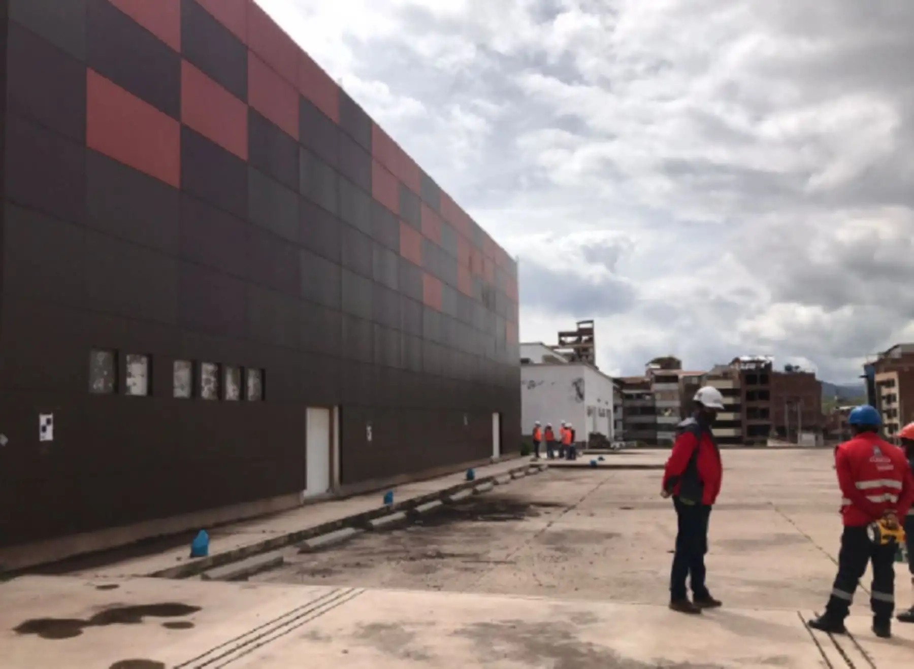 Hoy culminó el plazo de visitas a obra para las empresas postulantes a la licitación para la construcción de las nuevas infraestructuras de los hospitales Antonio Lorena en Cusco y Sergio E. Bernales en Lima, según el cronograma establecido para la segunda etapa del proceso de procura internacional del contrato de Estado a Estado, suscrito por los gobiernos de Perú y Francia. Foto: Pronis/Minsa.
