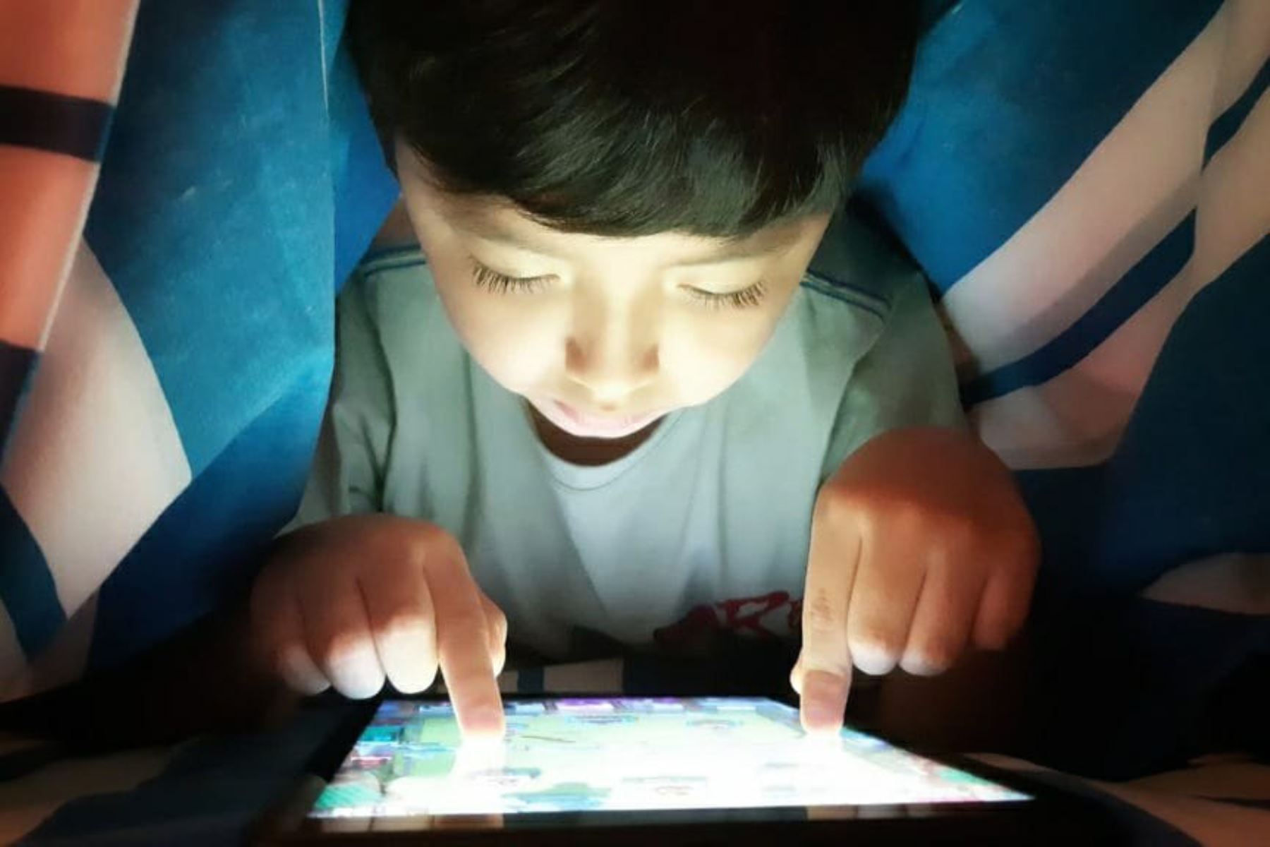 Niños pasan más horas delante de la computadora o el celular y usan las consolas con mayor frecuencia que antes. Foto: ANDINA/difusión.