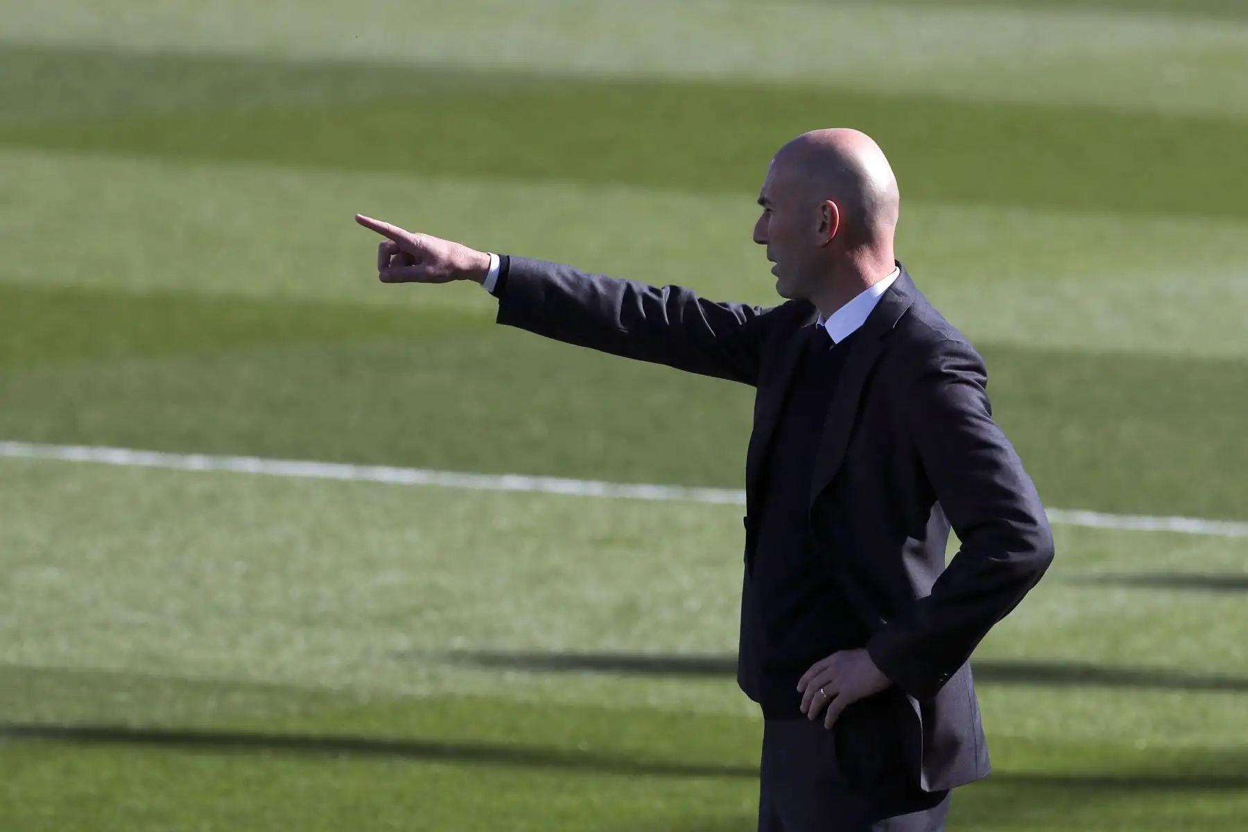 El entrenador del Real Madrid Zinedine Zidane, durante el partido de LaLiga de la jornada 27 contra el Elche, celebrado en el estadio Alfredo Di Stéfano en Madrid. 
Foto: EFE