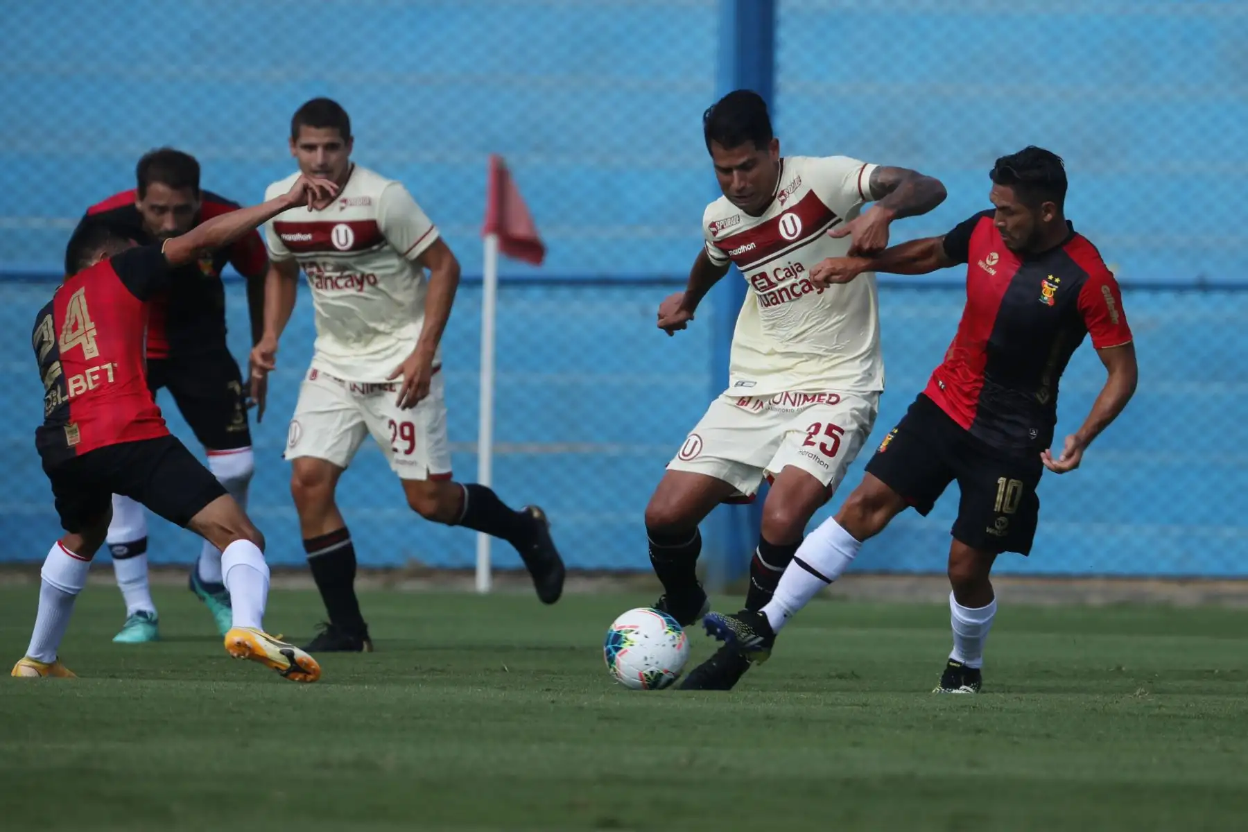 Partido de fútbol entre Universitario y  Melgar de Arequipa por el Grupo A de la Liga 1, de la fecha 1 jugado en el estadio Alberto Gallardo. 
Foto: Liga 1