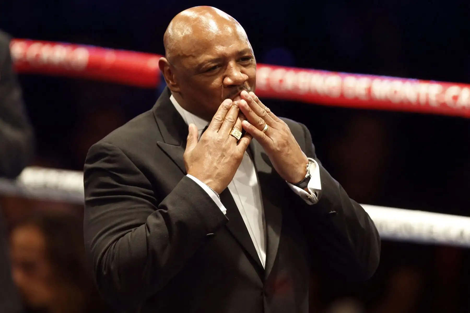 El ex boxeador profesional Marvin Hagler de los EE. UU. Reacciona ante la multitud antes del combate de boxeo de la AMB de peso mediano Gennady Golovkin de Kazajistán contra el japonés Nobuhiro Ishida, murió a los 66 años, dijo su esposa el sábado 13 de marzo.
En una publicación en la página de Facebook del famoso luchador, Kay G. Hagler dijo que su esposo murió en la casa familiar en New Hampshire. Foto:AFP
