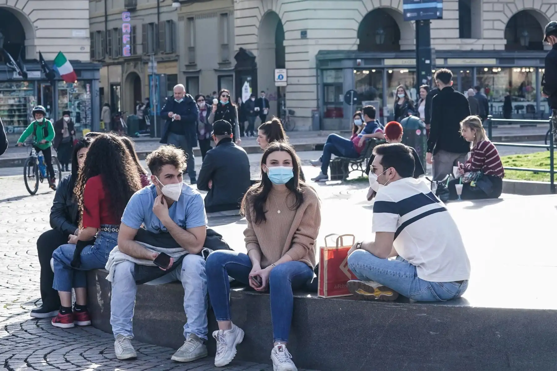 La mayor parte de Italia deberá permanecer confinada a partir del lunes en el marco de las nuevas restricciones por el aumento de los contagios de coronavirus.
Foto: EFE