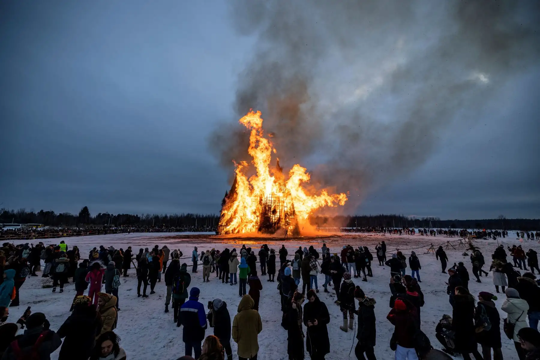 Rusia - Celebraciones de Maslenitsa, el carnaval eslavo oriental en el pueblo de Nikola-Lenivets. 
Foto: AFP