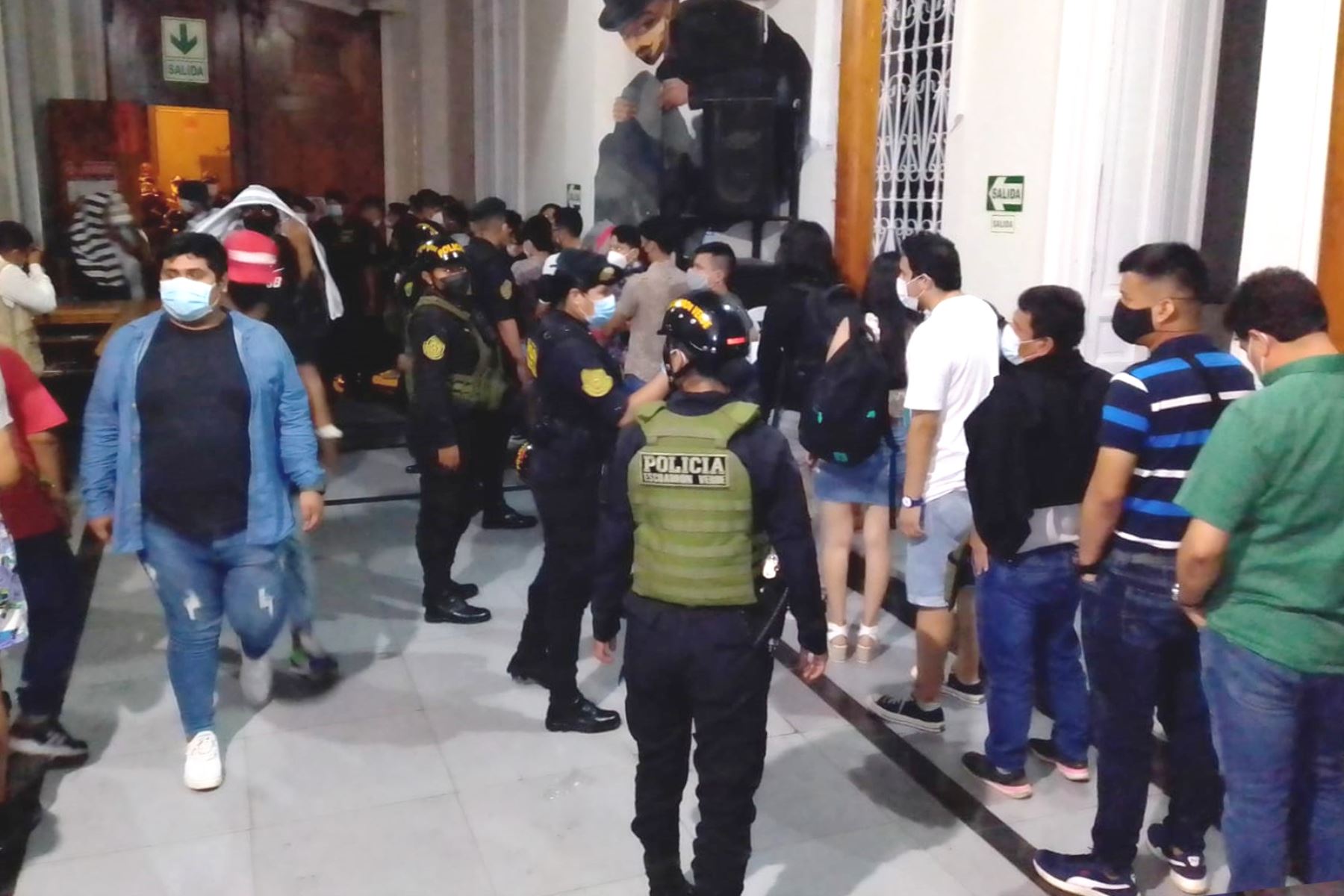 Toque de queda: municipio de Lima clausuró restobar donde se celebraba fiesta. Foto: ANDINA/Difusión.