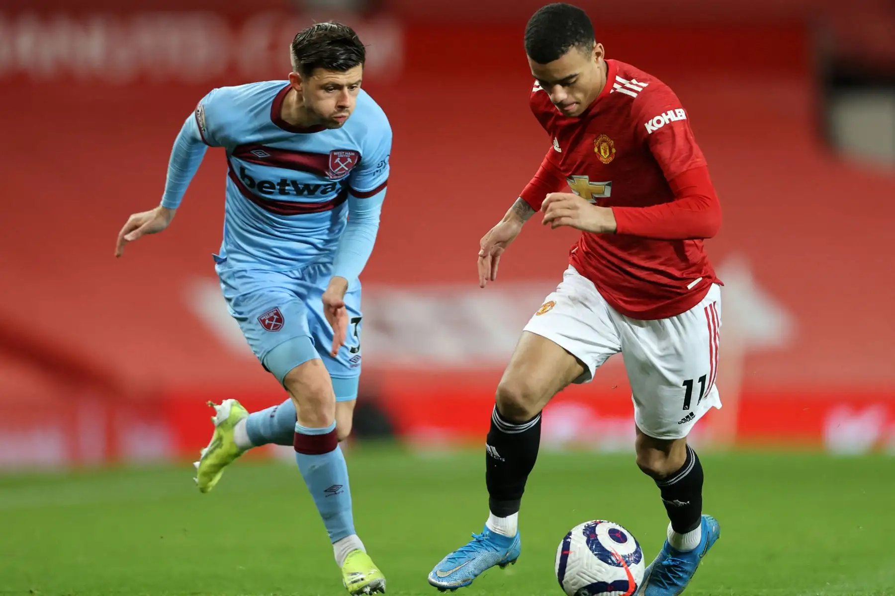 El delantero inglés del Manchester United Mason Greenwood se enfrenta al defensor inglés del West Ham United Aaron Cresswell durante el partido de fútbol de la Premier League inglesa entre el Manchester United y el West Ham United.
Foto :AFP