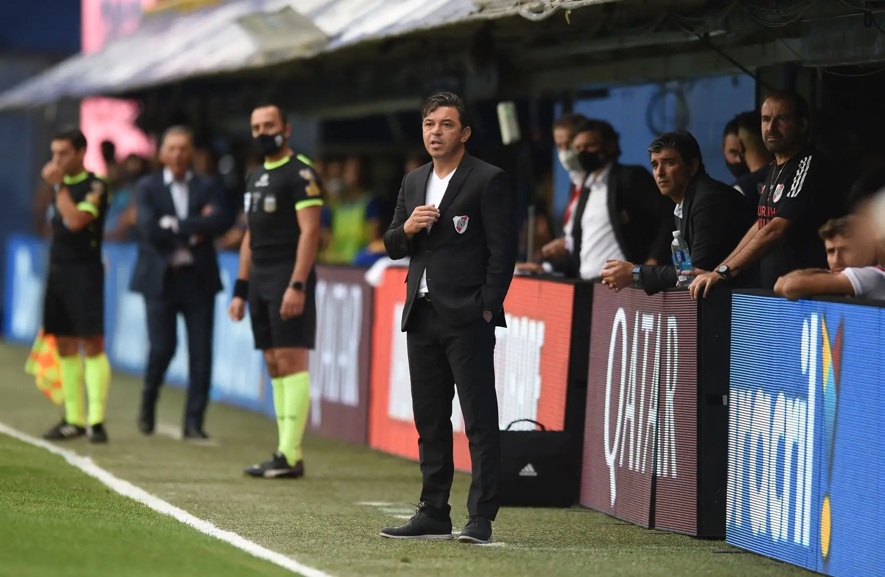 El entrenador argentino de River Plate, Marcelo Gallardo, es fotografiado durante el partido Superclásico de la Liga Argentina de Fútbol Profesional contra Boca Juniors en el estadio La Bombonera. Foto: AFP