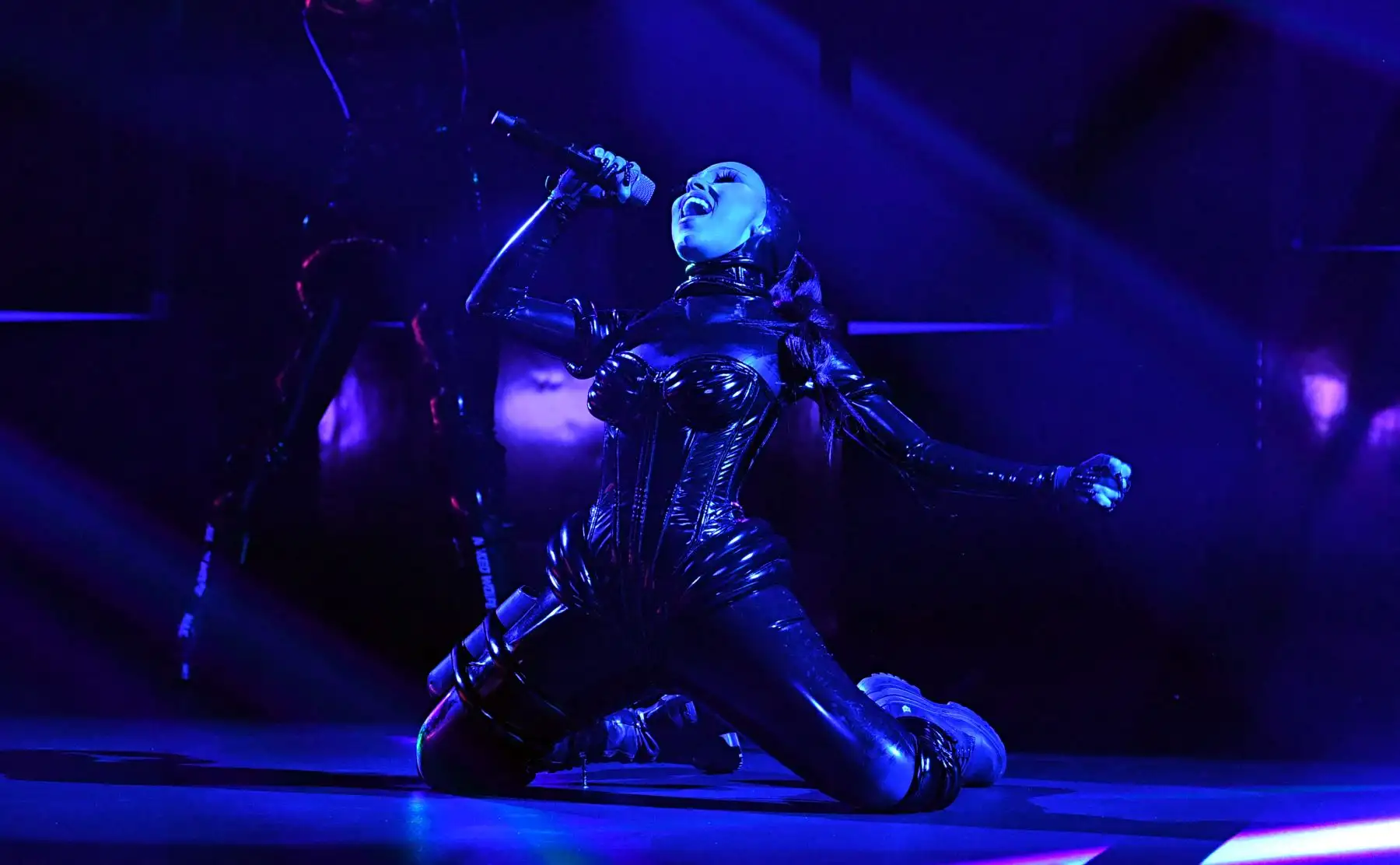 La cantante estadounidense Doja Cat se presenta durante la 63a Ceremonia Anual de Premios Grammy transmitida en vivo desde el Staples Center en Los Ángeles. Foto: AFP