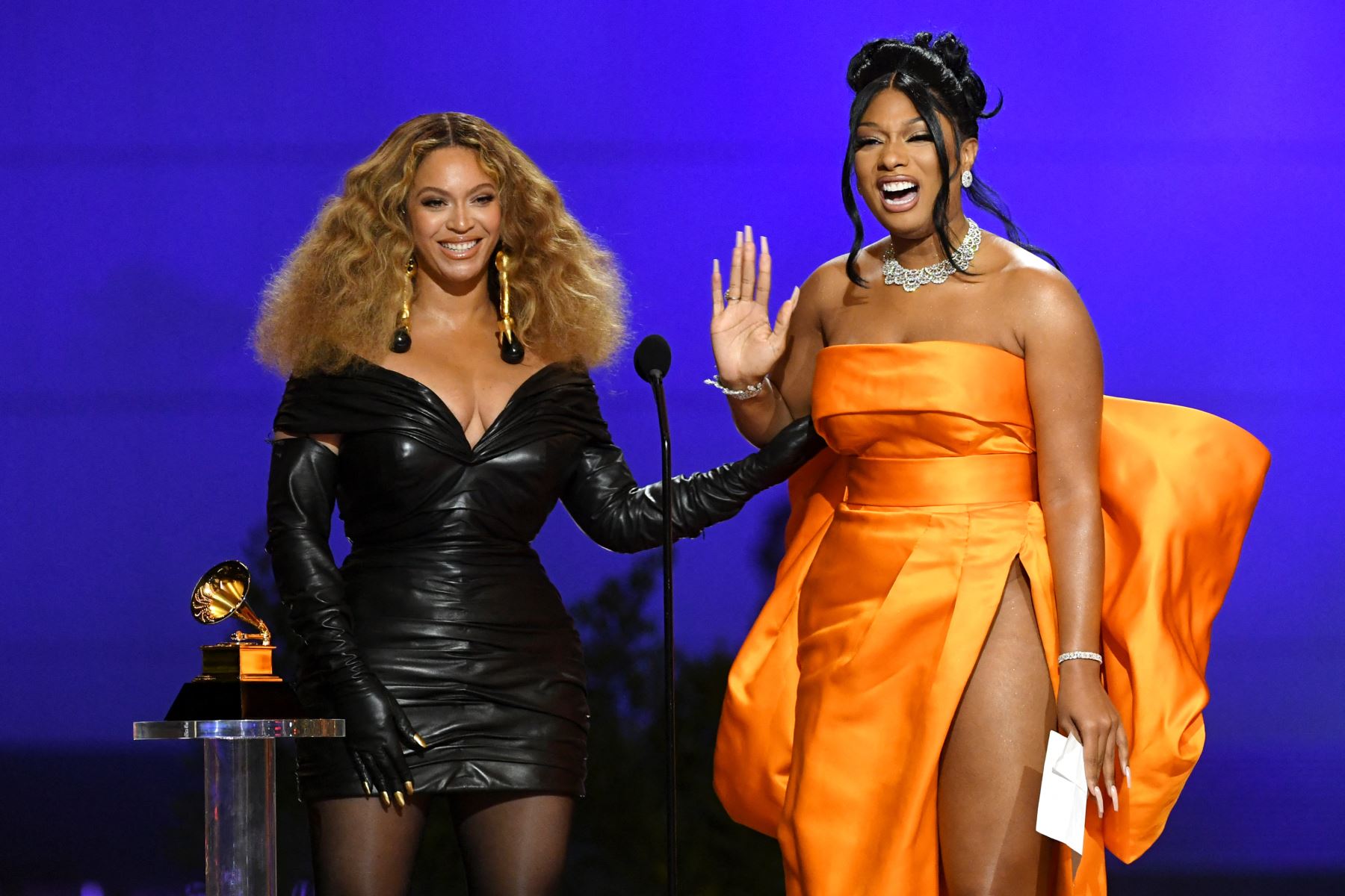 Beyoncé hizo historia en la noche de los Grammy. AFP