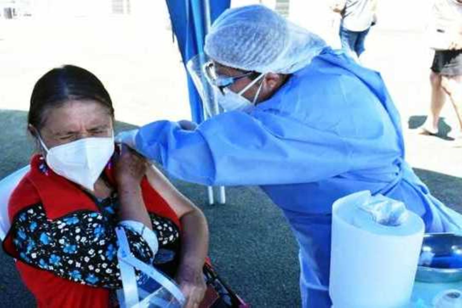 Callao: se inmuniza a primer grupo de la tercera edad en albergues municipales. Foto: ANDINA/Difusión.