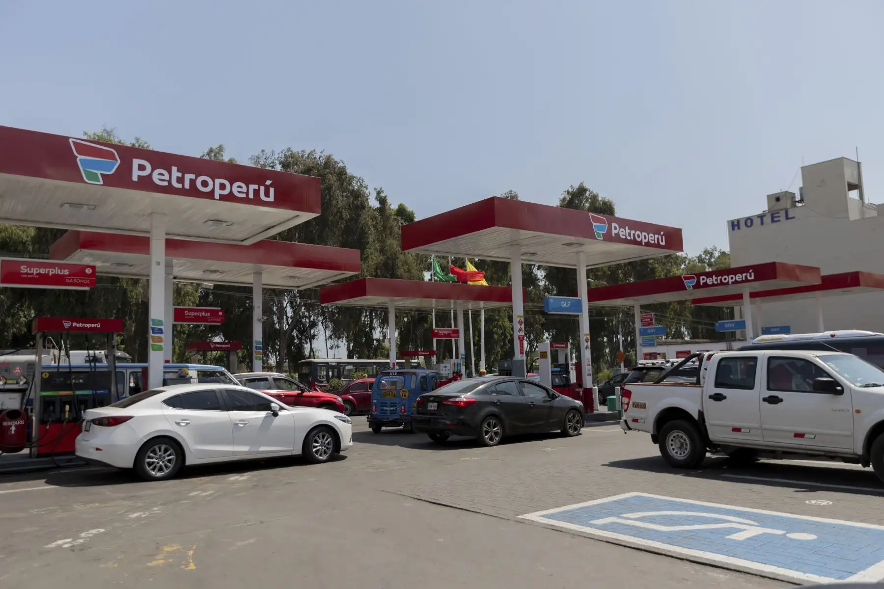 Estación de servicios de Petroperú.