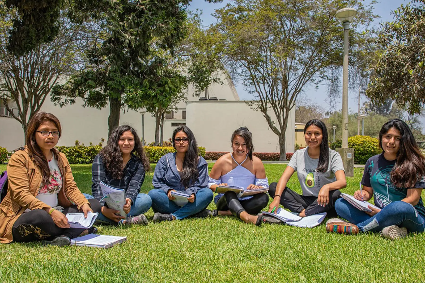 En total este año, el concurso Beca 18 otorgará 5000 becas a talentos en situación de pobreza, pobreza extrema o vulnerabilidad. Foto: ANDINA/Pronabec