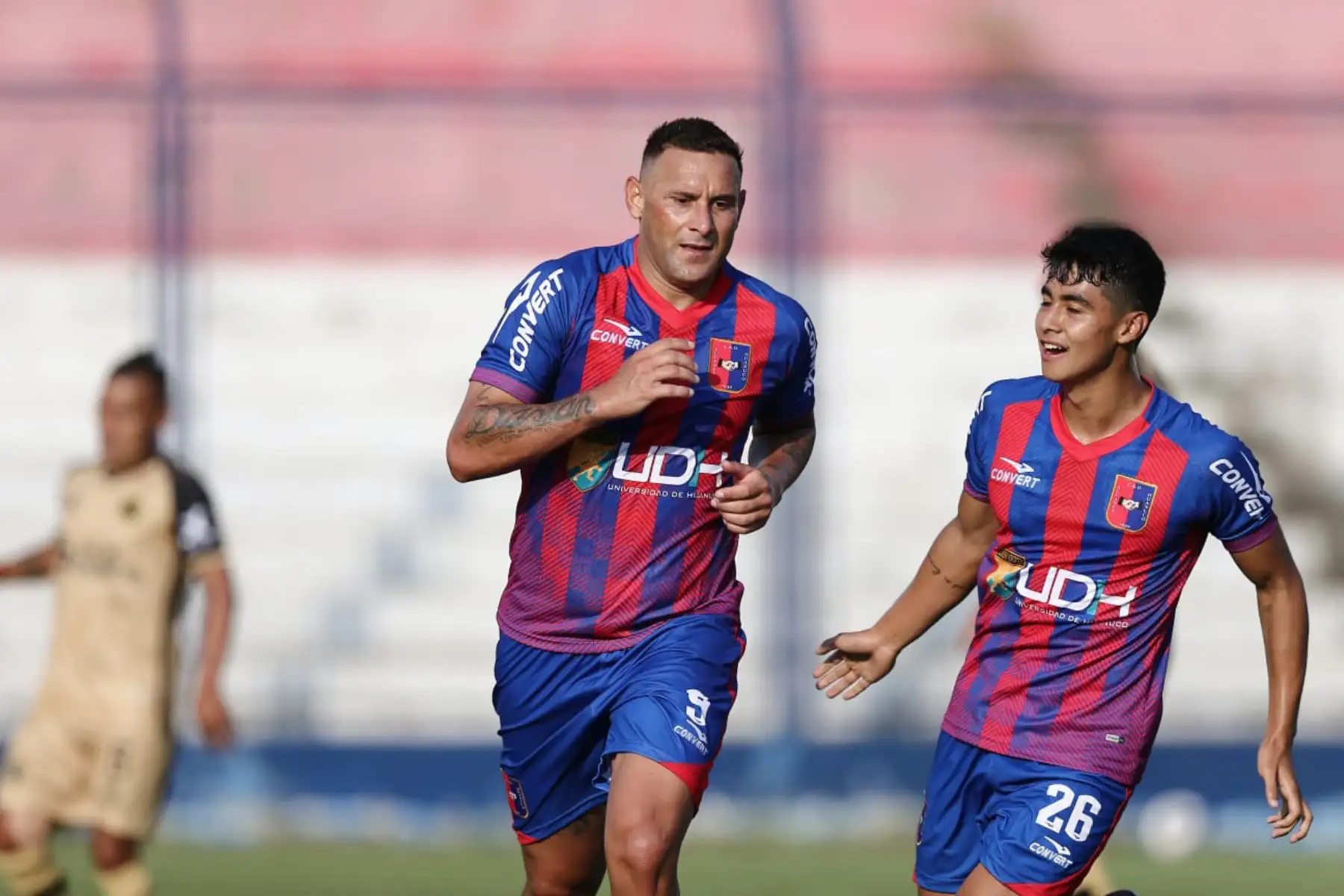 Carlos Neumann de Alianza Universidad celebra su gol ante Cusco FC  por la Liga 1, en el estadio Iván Elías Moreno. 
Foto: Liga 1
