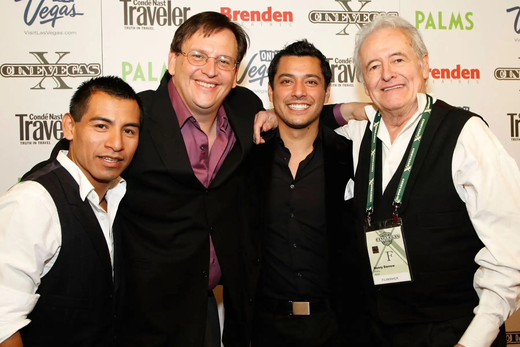 El actor Eloy Méndez, el guionista / director Francisco Menendez, los actores Matt Ferucci y Henry Darrow llegan a la proyección de "Primo" durante el festival de cine CineVegas 2008 celebrado en los Brenden Theatres dentro del Palms Casino Resort el 19 de junio de 2008. en Las Vegas, Nevada.
Foto : AFP