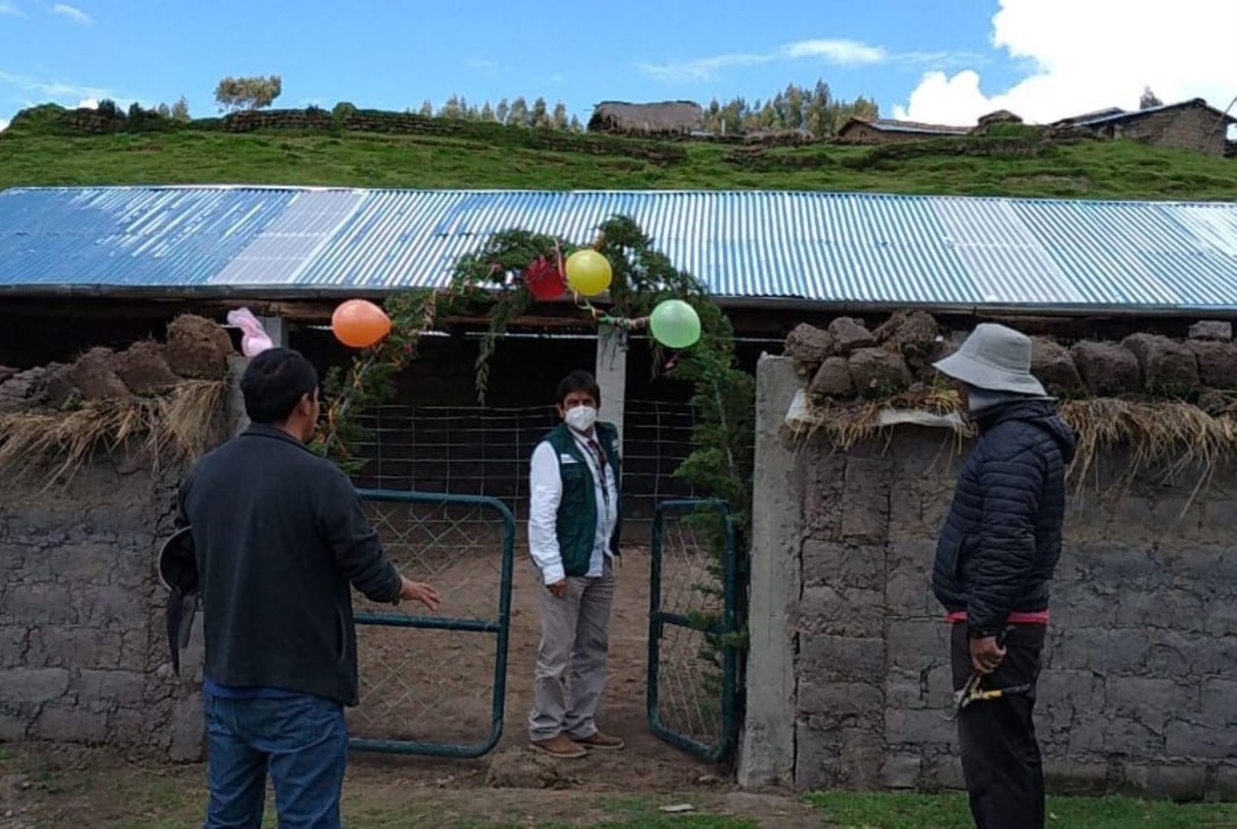 Cobertizo construido con apoyo de Agro Rural en la región Ayacucho.